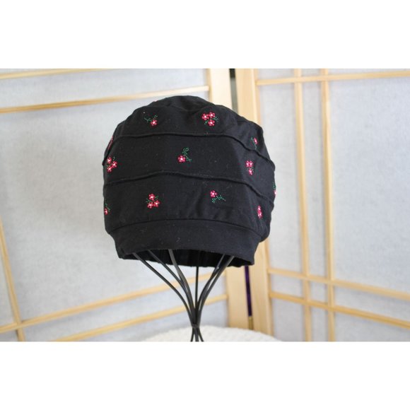 Cardani/OSFM/Beanie/Black with red flowers - Picture 1 of 7